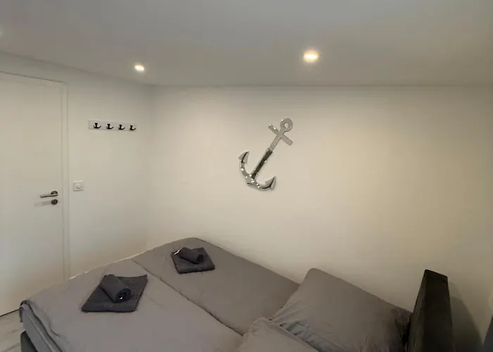 - Reeperbahn - St Pauli - Hafen -schanze - 6 *